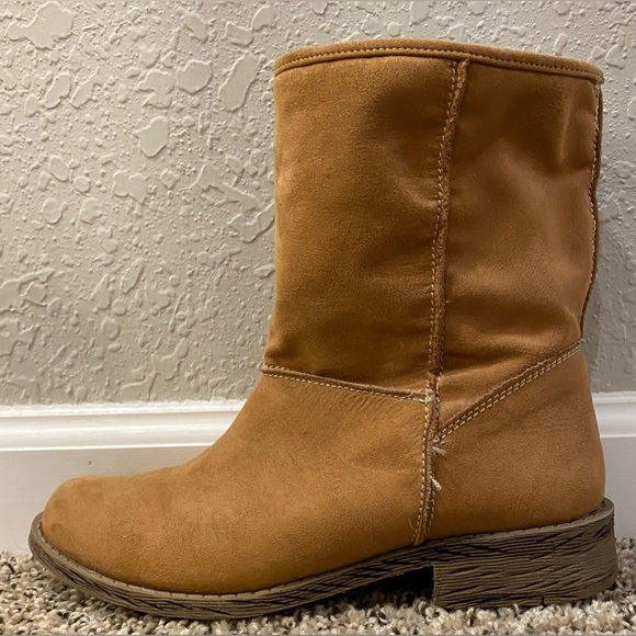 Warm Boots - Picture 8 of 10